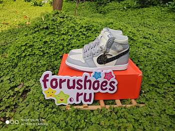 Jordan co-signed the first generation of AJ1 D1or, D1or was gray and white 