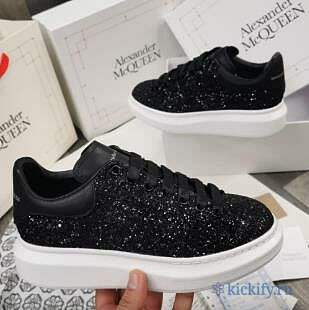 McQveen shines black. - 1