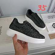 McQveen shines black. - 4