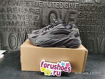 Adidas YEEZY BOOST 700V2 