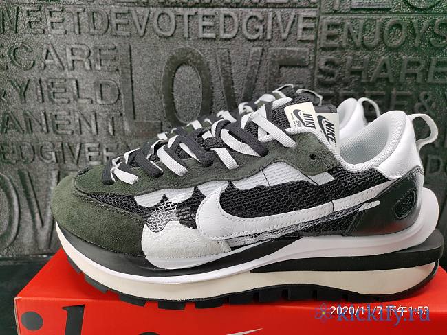 Nike Sacai x Nike Pegasua Vaporfly Black White black and white CI9928 001 - 1