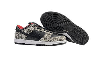 Supreme × Nike SB Dunk Low “Black Cement   304292-131