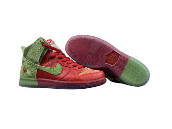 Nike SB Dunk High “Strawberry Cough CW7093-600 