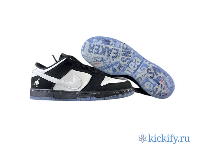 Nike Staple x Nike Dunk SB Low Pro OG QS black, white and green BV1310-013 - 1