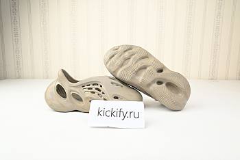 Adidas Yeezy Foam RNNR Stone Sage GX4472