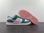 Nike Dunk SB Low Snake Skin DR8577-300 - 1