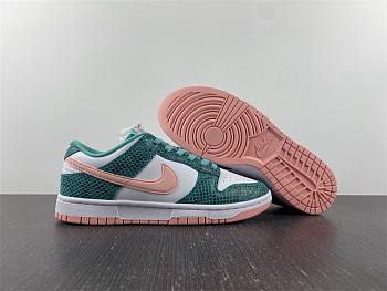 Nike Dunk SB Low Snake Skin DR8577-300