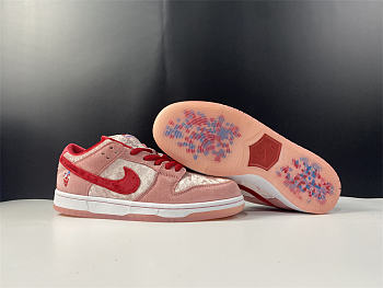 Nike SB Dunk Low StrangeLove Skateboards CT2552-800