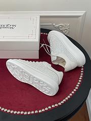 Alexender McQveen 092201 - 3