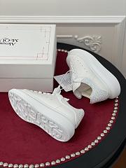 Alexender McQveen 092202 - 5