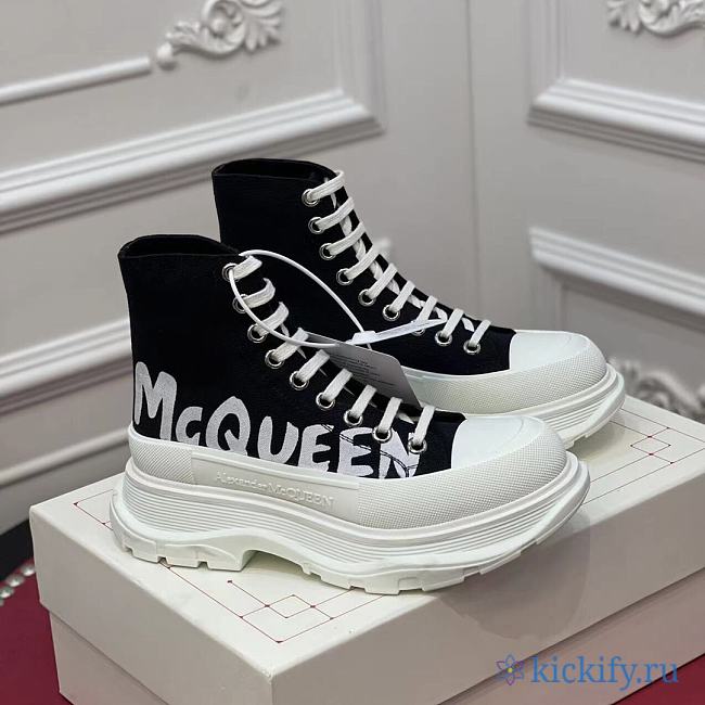 Alexender McQveen 092203 - 1