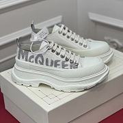 Alexender McQveen 092204 - 1