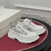 Alexender McQveen 092204 - 4