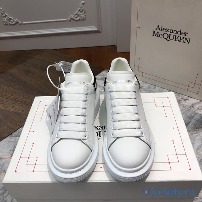 Alexender McQveen 092303 - 1