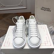 Alexender McQveen 092303 - 1