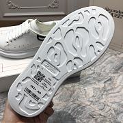 Alexender McQveen 092303 - 5