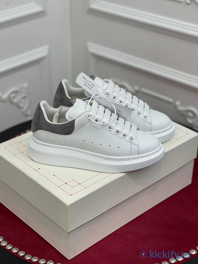 Alexender McQveen 092304 - 1