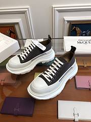 Alexender McQveen 092307 - 4