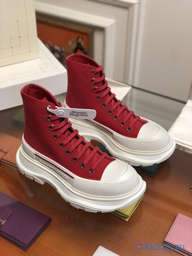 Alexender McQveen 092310 - 1