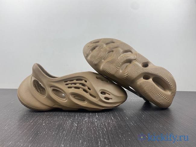 Adidas Yeezy Foam RNR Clay Taupe GV6842 - 1