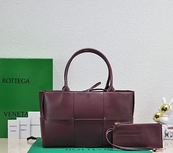 B0ttega Veneta Arco Tote Burgundy Bag