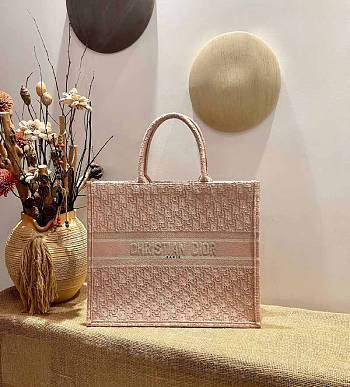 D1or BOOK TOTE IN LIGHTS