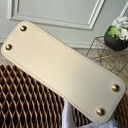 Louis Vittan Capucines Monogram handbag 27CM - 5