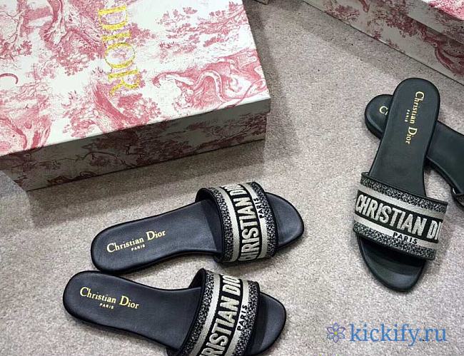 D1or Slippers 001 - 1