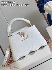 Louis Vittan M22122 Capucines Capushell bag white - 1