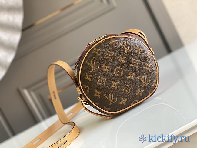 Louis Vittan Nicolas Ghesquière bag - 1